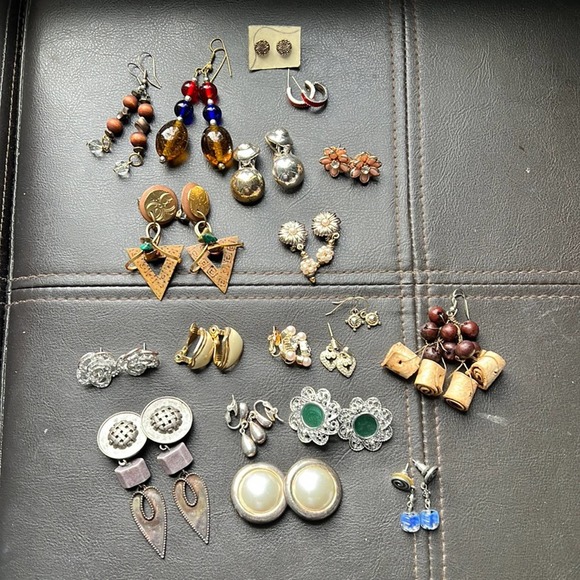 Earrings Lot | Clip Ons and Pierced Earrings Crafting Vintage - Picture 1 of 7